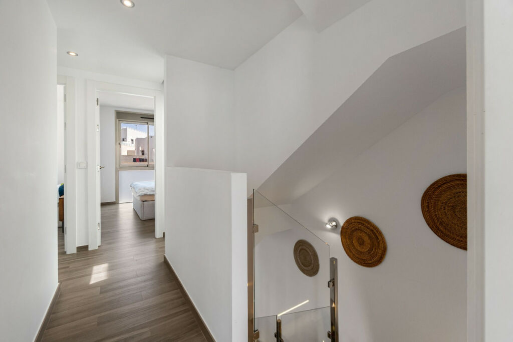 Detached Villa Villamartin Alicante - image 16