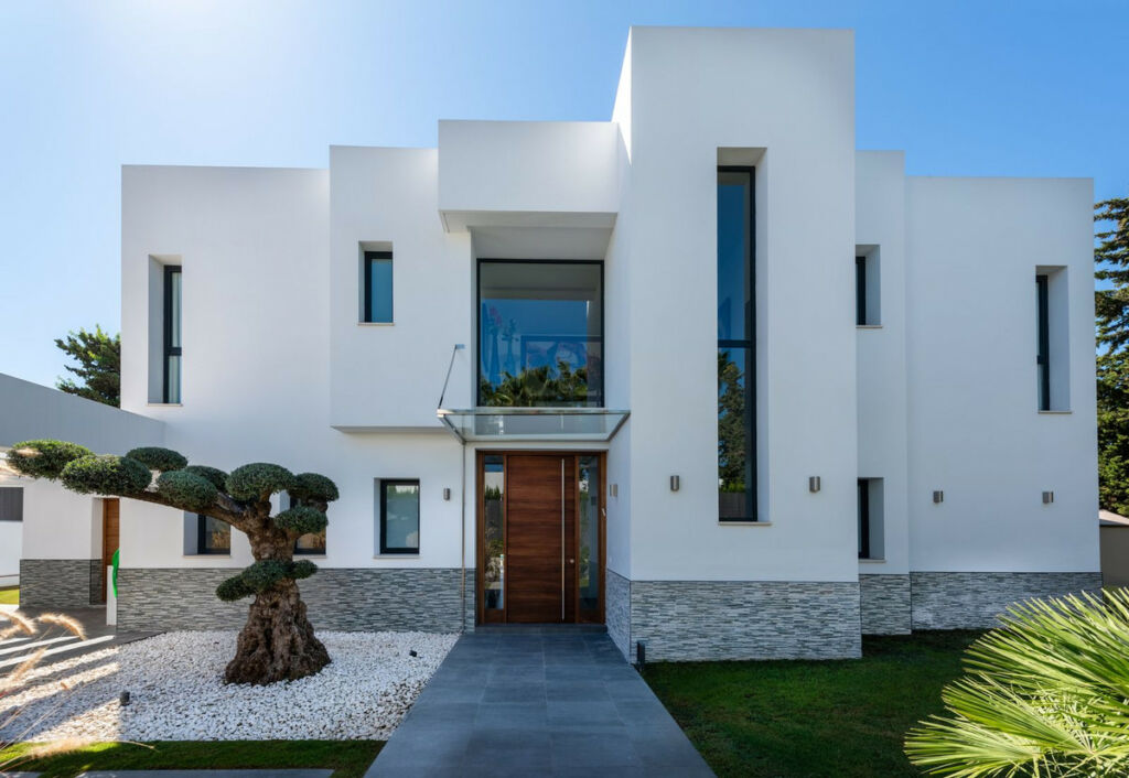 Detached Villa New Golden Mile Málaga - image 14