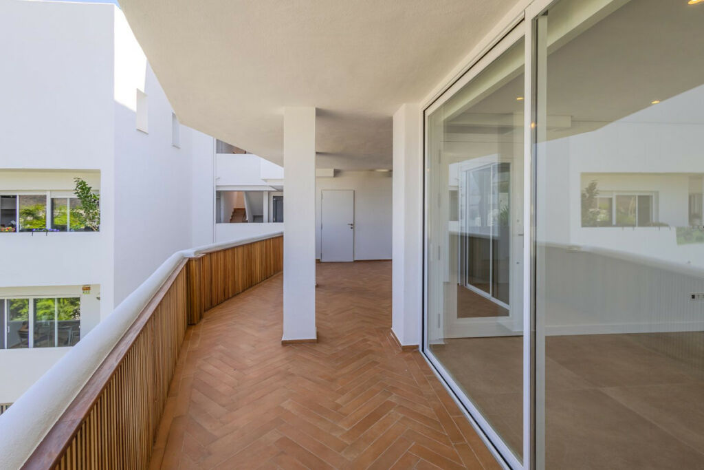 Middle Floor Apartment Nueva Andalucía Málaga - image 17