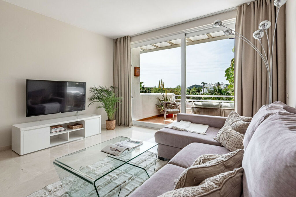 Middle Floor Apartment Casares Málaga - image 17
