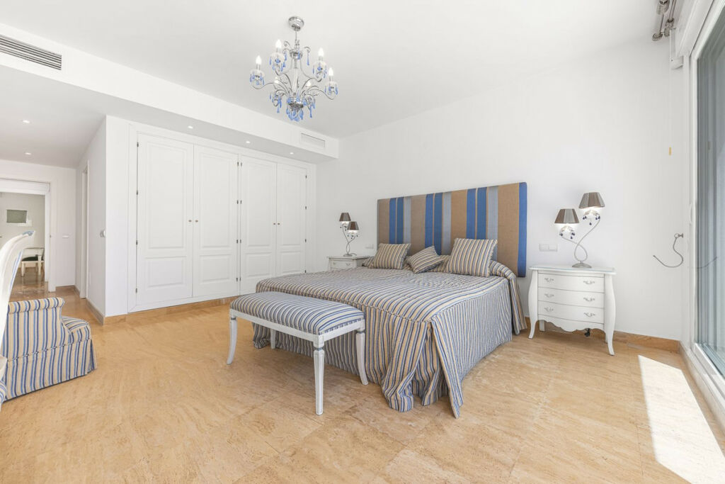 Top Floor Apartment Río Real Málaga - image 18