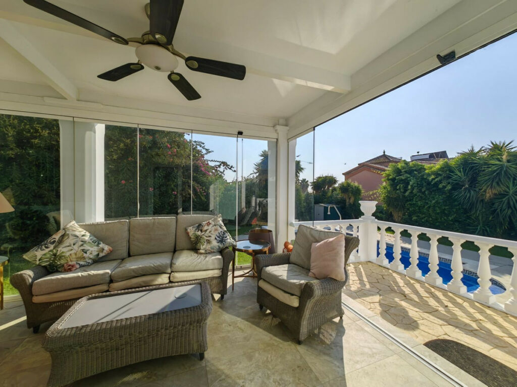 Detached Villa Estepona Málaga - image 17
