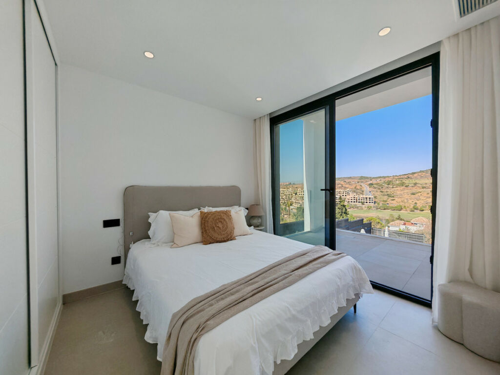 Detached Villa Estepona Málaga - image 19