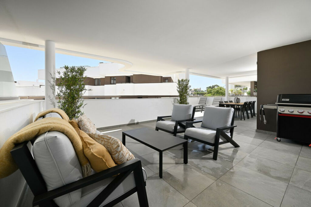 Middle Floor Apartment Estepona Málaga - image 17
