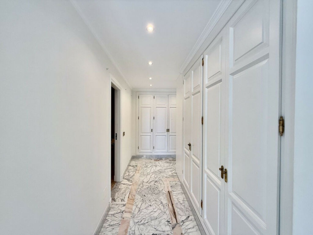 Middle Floor Apartment The Golden Mile Málaga - image 17