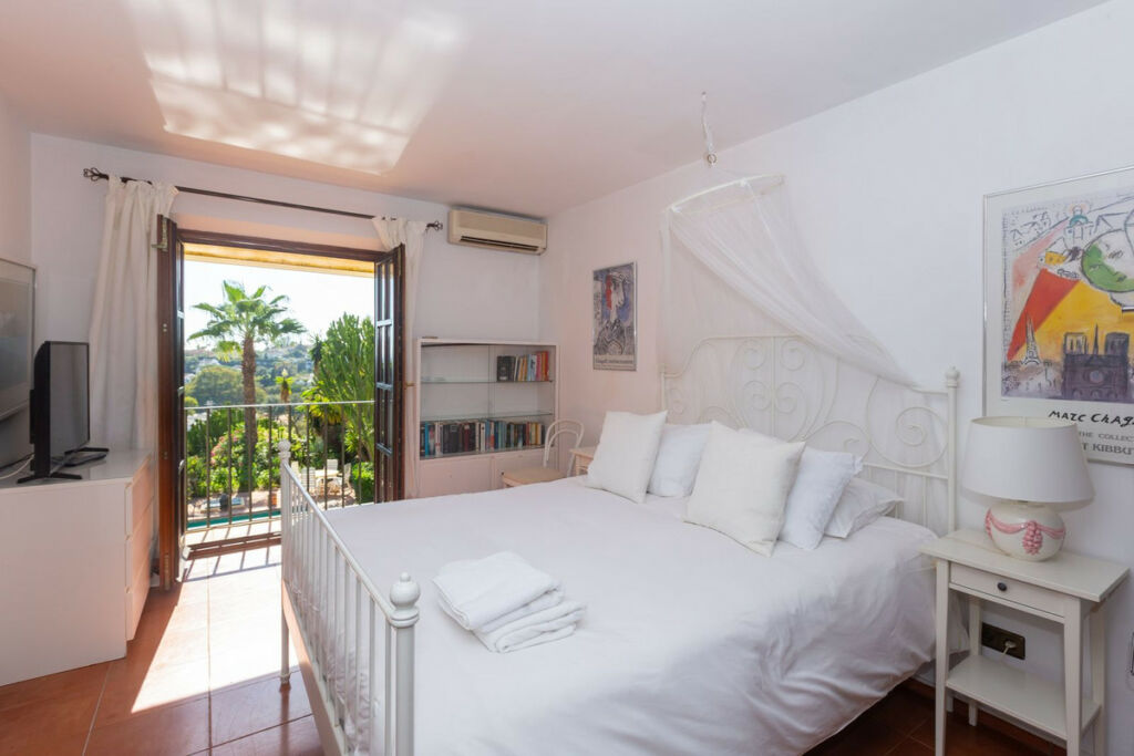 Detached Villa Elviria Málaga - image 12