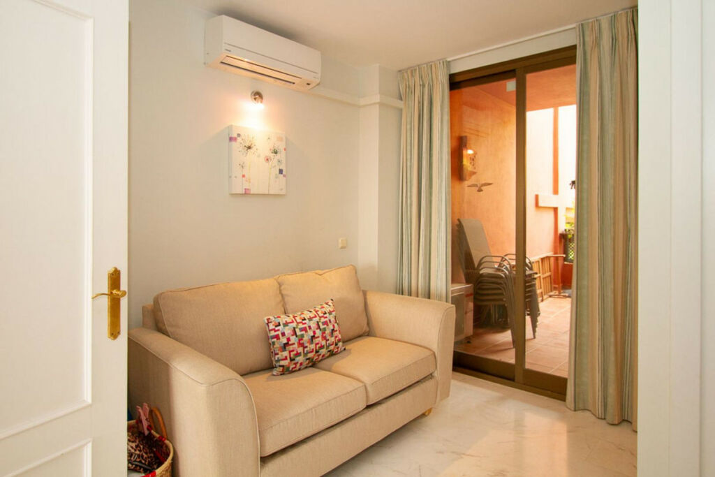 Middle Floor Apartment La Mairena Málaga - image 17