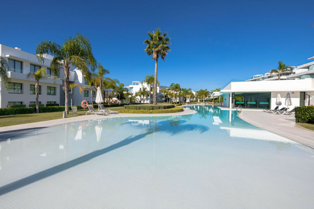 Middle Floor Apartment Estepona Málaga - image 17