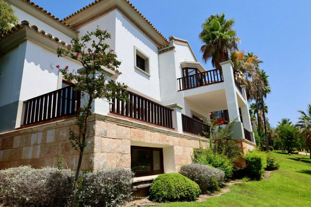 Detached Villa The Golden Mile Málaga - image 17