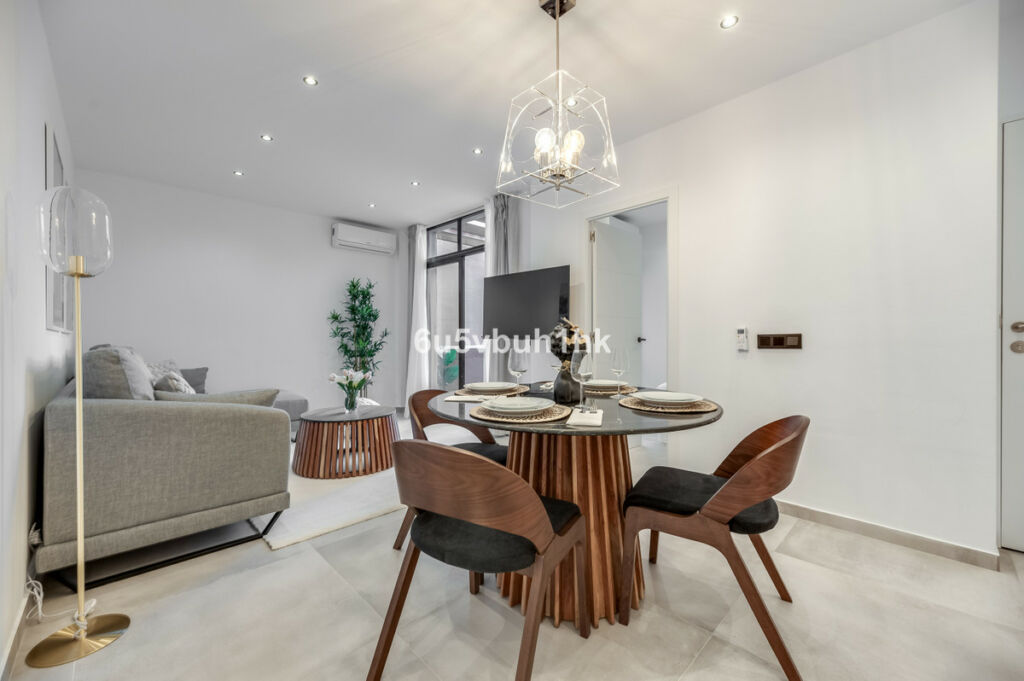 Middle Floor Apartment Estepona Málaga - image 17