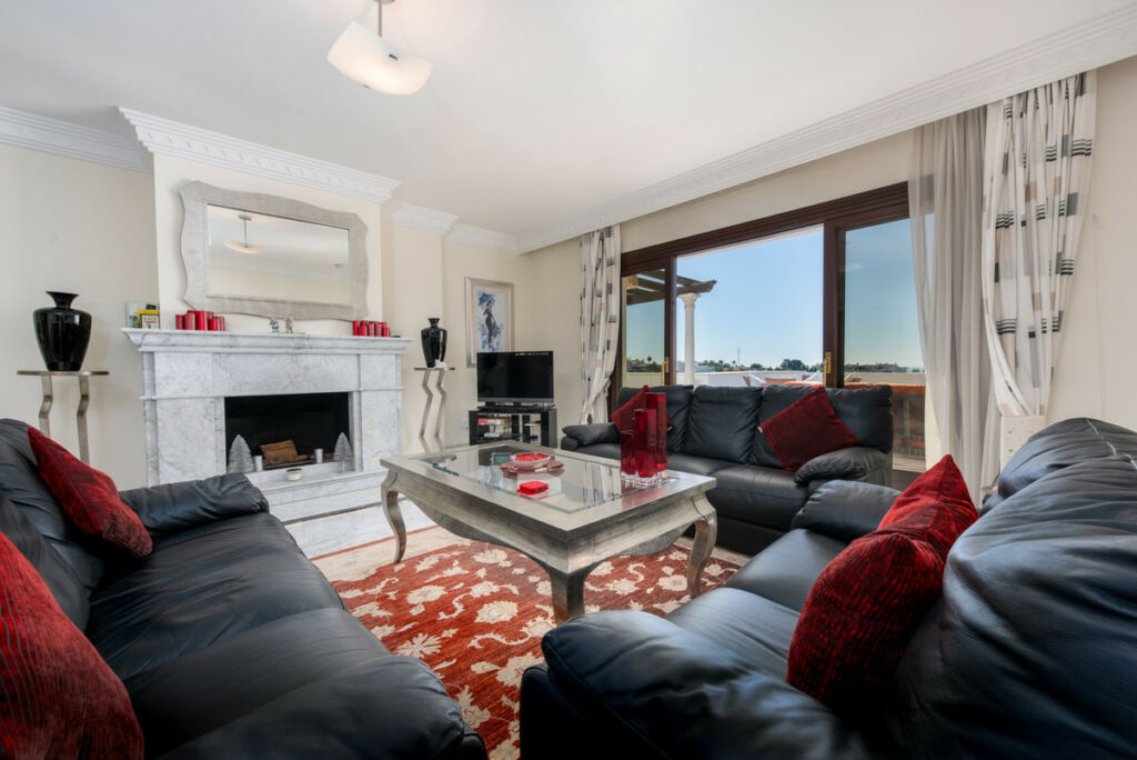 Middle Floor Apartment The Golden Mile Málaga - image 17