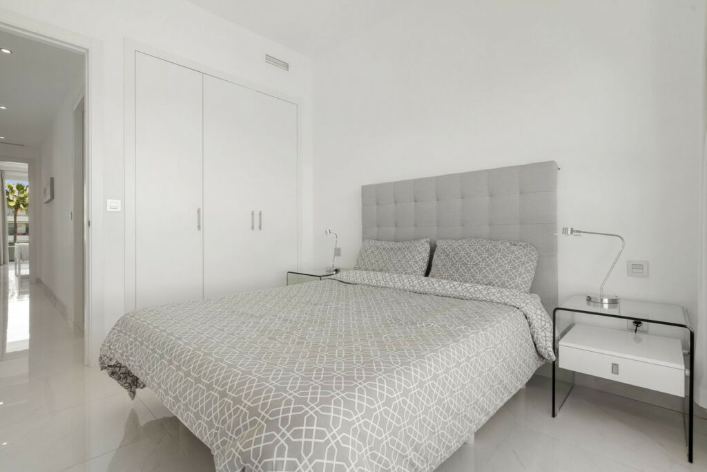 Middle Floor Apartment Estepona Málaga - image 17