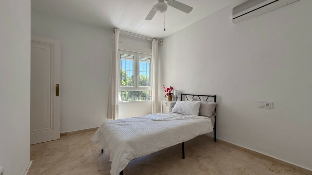 Detached Villa Las Ramblas Golf Alicante - image 17