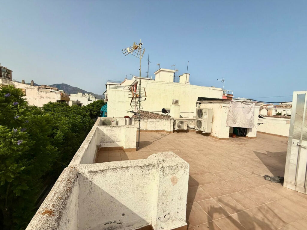 Middle Floor Apartment Fuengirola Málaga - image 17