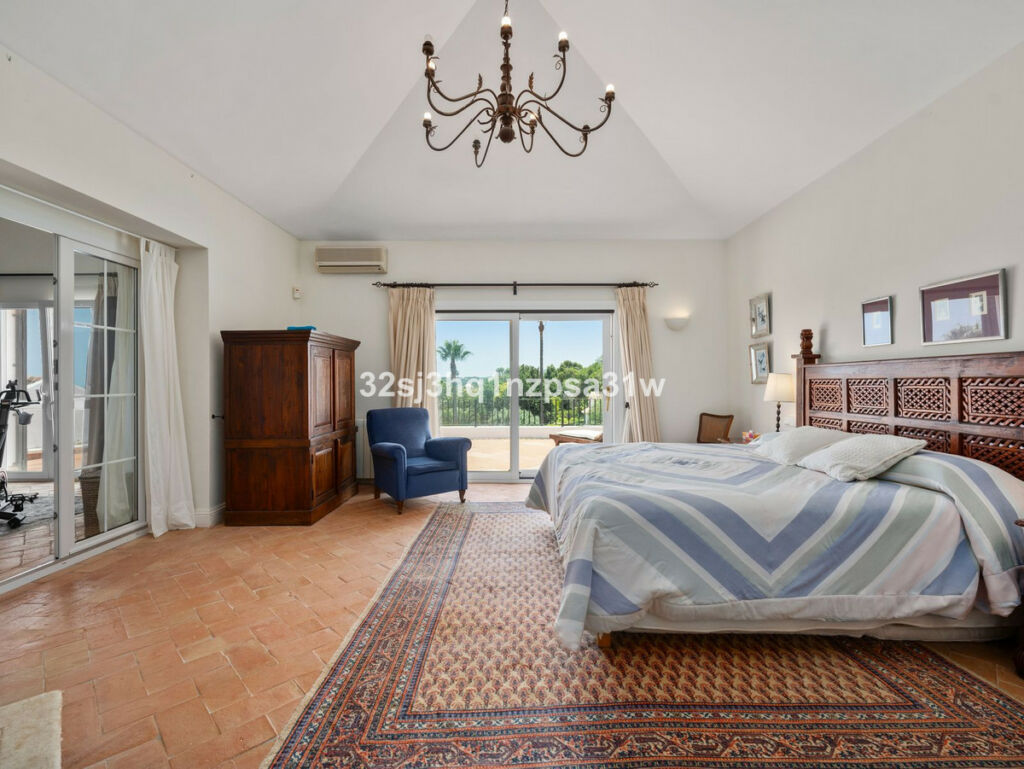 Detached Villa Sotogrande Cádiz - image 17