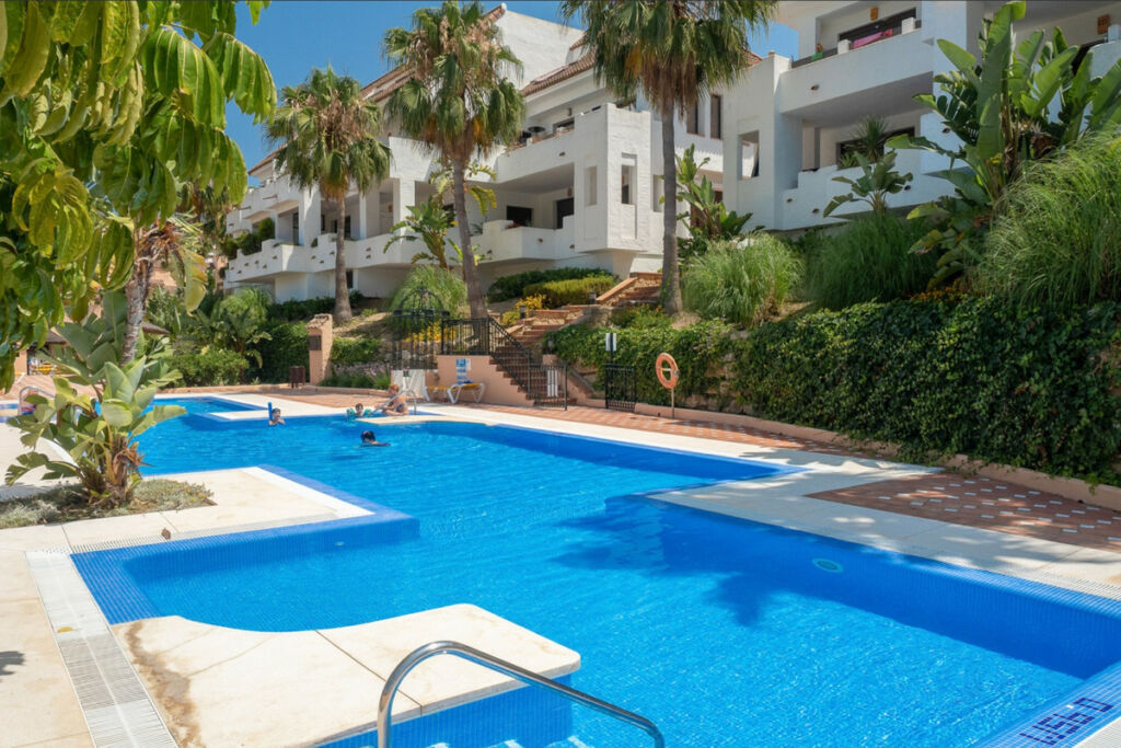 Penthouse La Duquesa Málaga - image 17