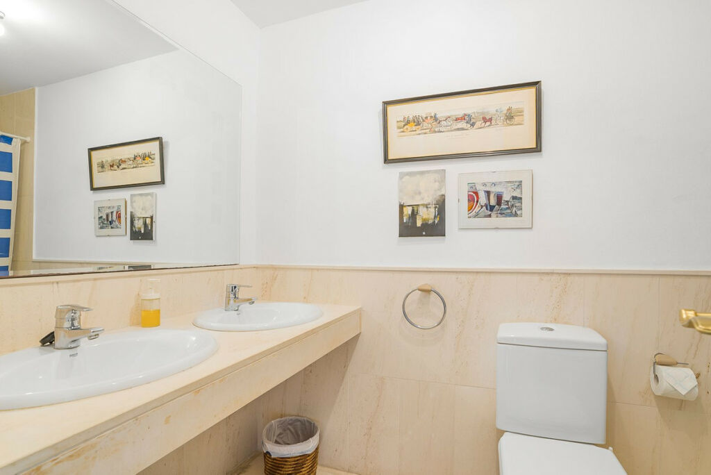 Middle Floor Apartment Calahonda Málaga - image 17