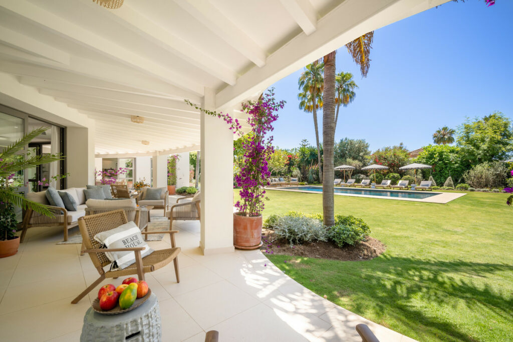 Detached Villa Nueva Andalucía Málaga - image 17