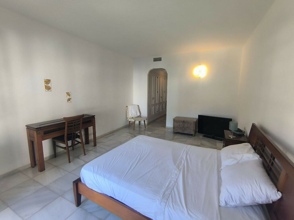 Middle Floor Apartment El Presidente Málaga - image 17