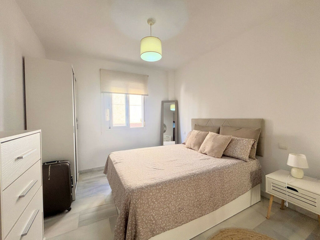 Middle Floor Apartment Estepona Málaga - image 17