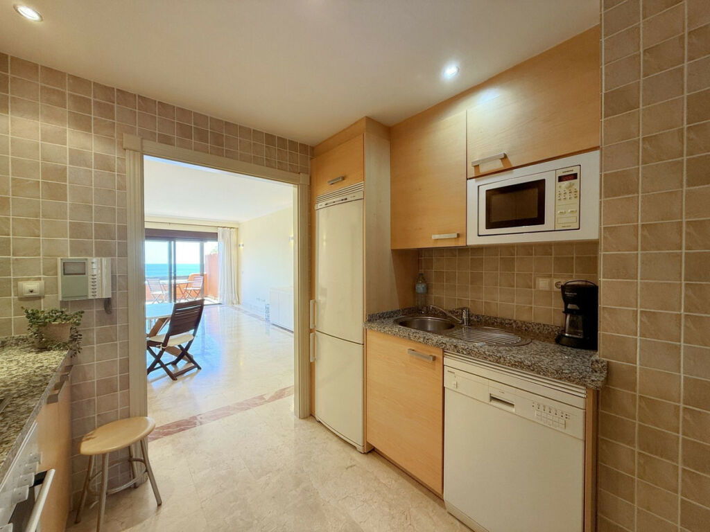 Middle Floor Apartment Estepona Málaga - image 17