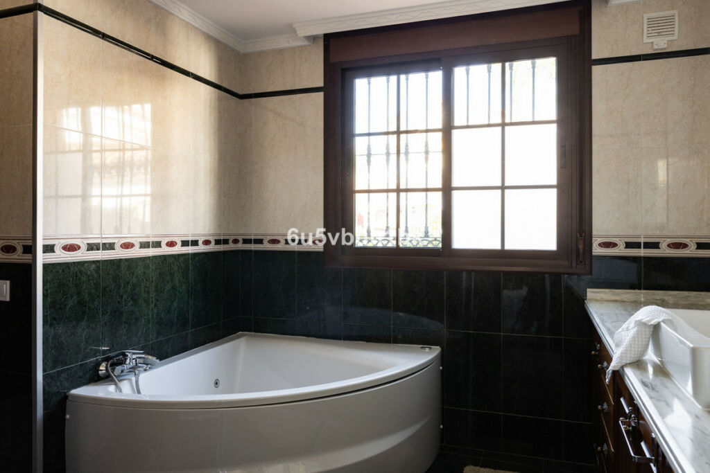 Detached Villa San Pedro de Alcántara Málaga - image 17