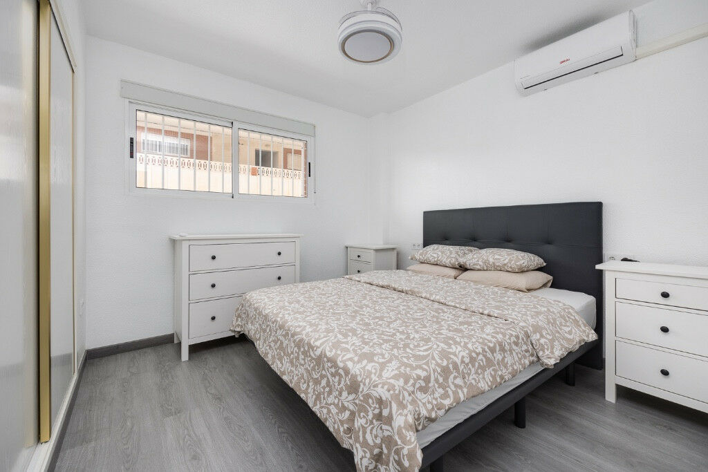 Middle Floor Apartment Punta Prima Alicante - image 17