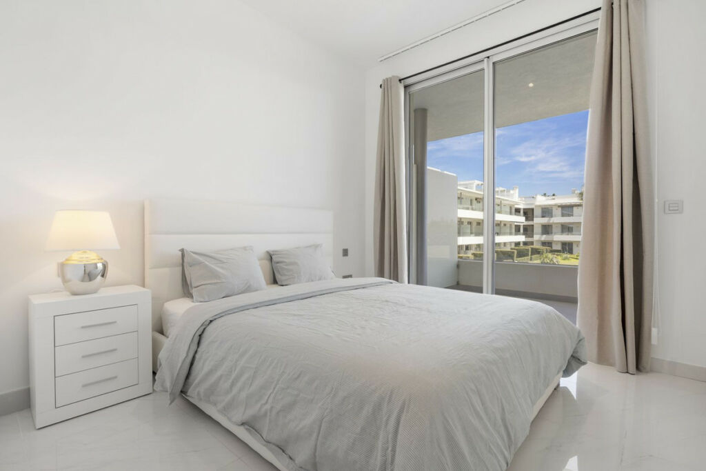 Middle Floor Apartment New Golden Mile Málaga - image 17