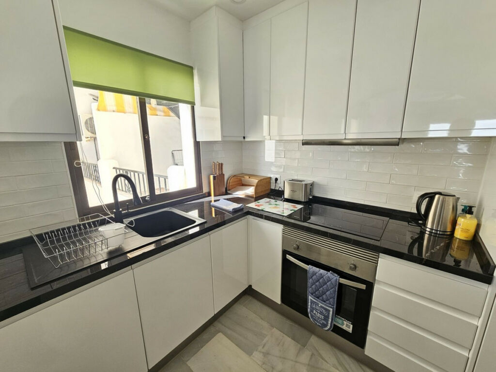Middle Floor Apartment Calahonda Málaga - image 17