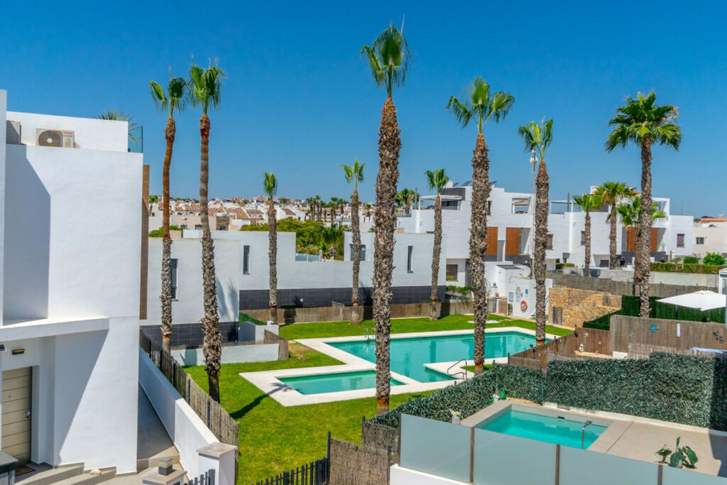 Detached Villa Villamartin Alicante - image 17