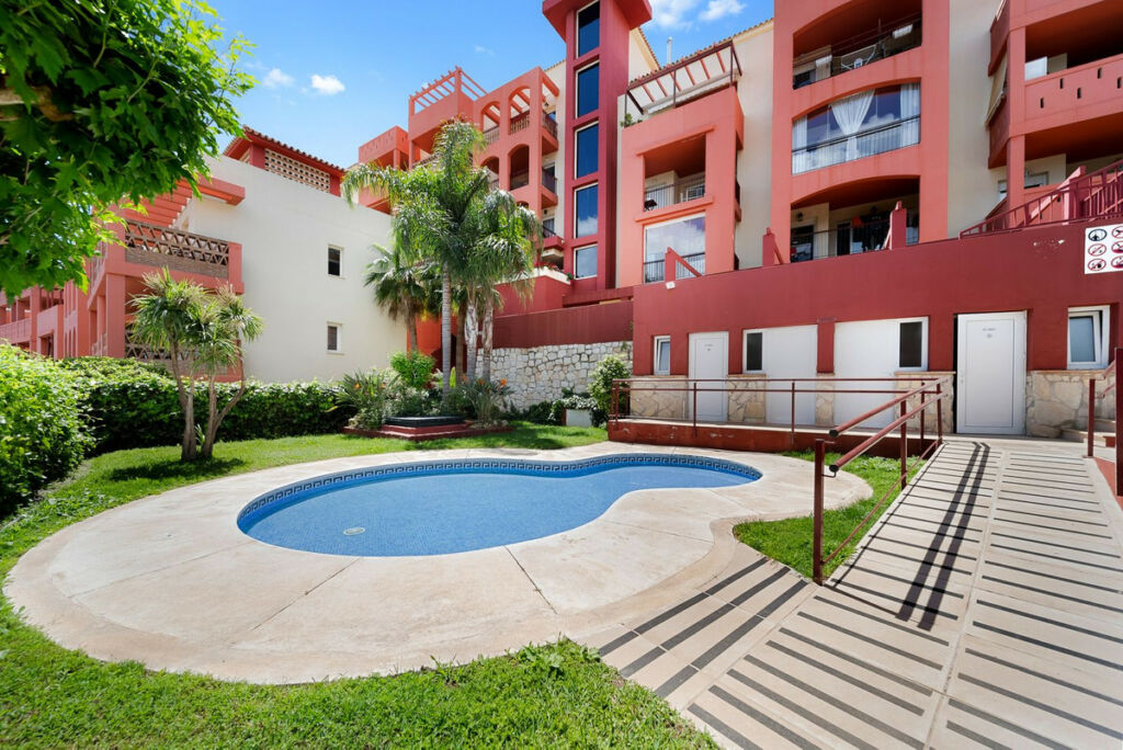 Middle Floor Apartment Torrequebrada Málaga - image 17