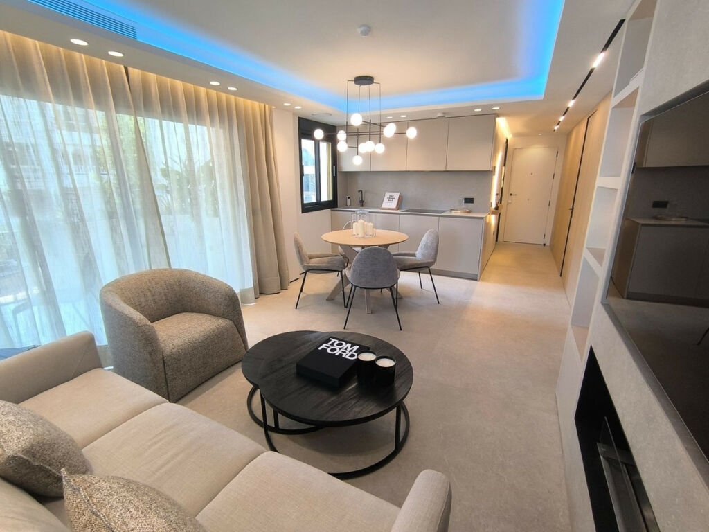 Middle Floor Apartment Puerto Banús Málaga - image 17