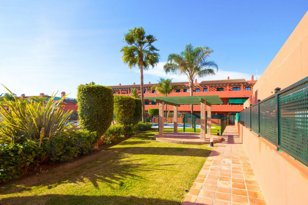 Middle Floor Apartment Casares Playa Málaga - image 17