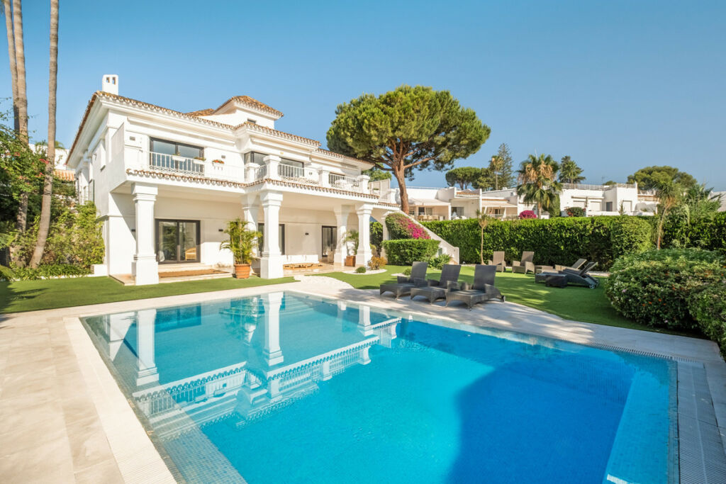 Detached Villa Aloha Málaga - image 17