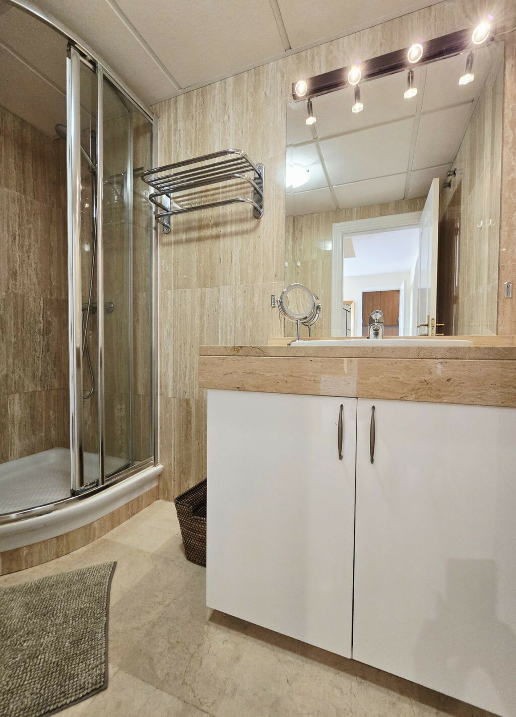 Penthouse Elviria Málaga - image 17