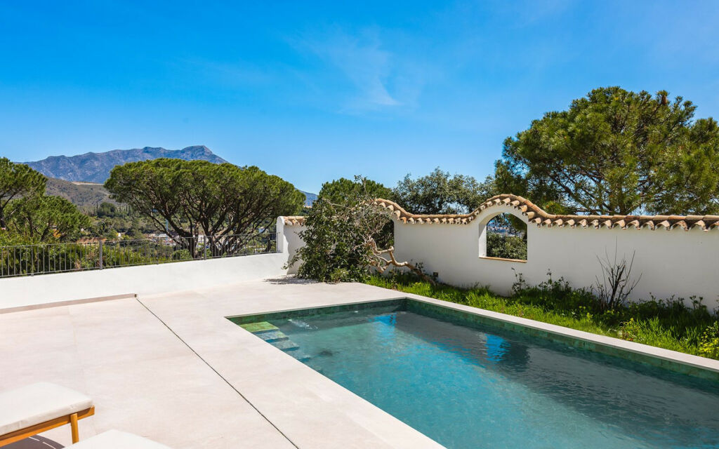 Detached Villa El Madroñal Málaga - image 17