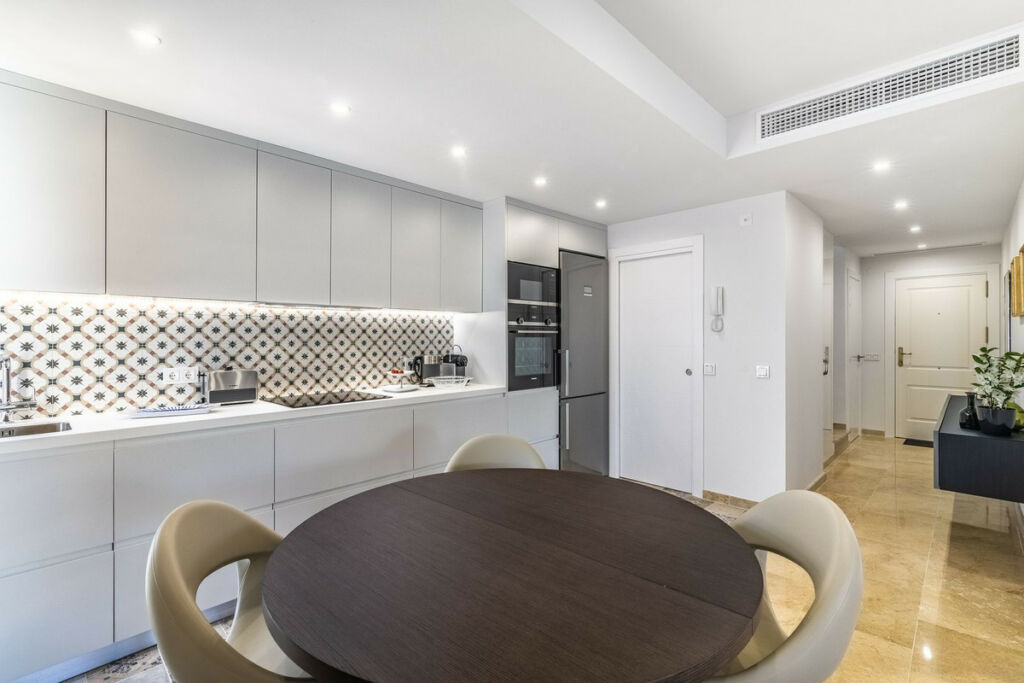Duplex The Golden Mile Málaga - image 17