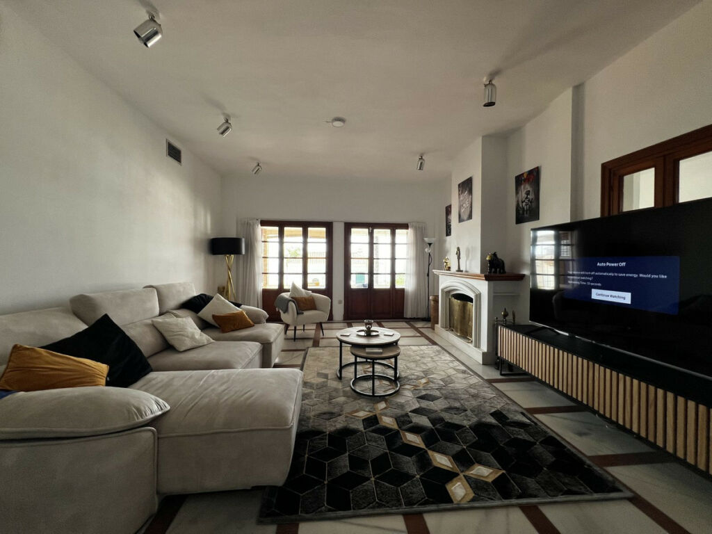 Detached Villa Estepona Málaga - image 17