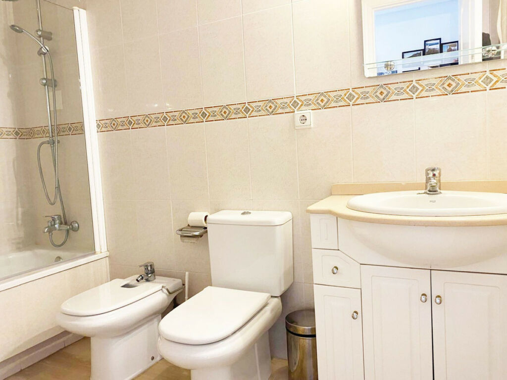 Middle Floor Apartment Carvajal Málaga - image 17