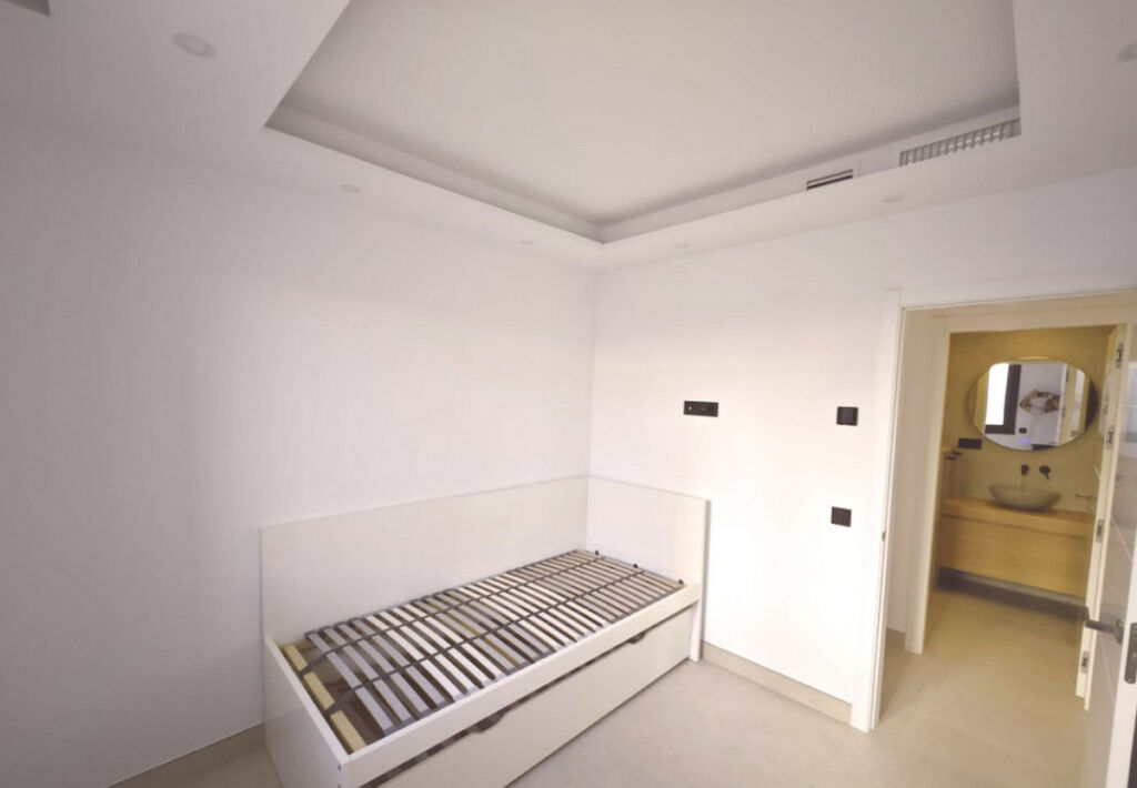 Detached Villa El Coto Málaga - image 17