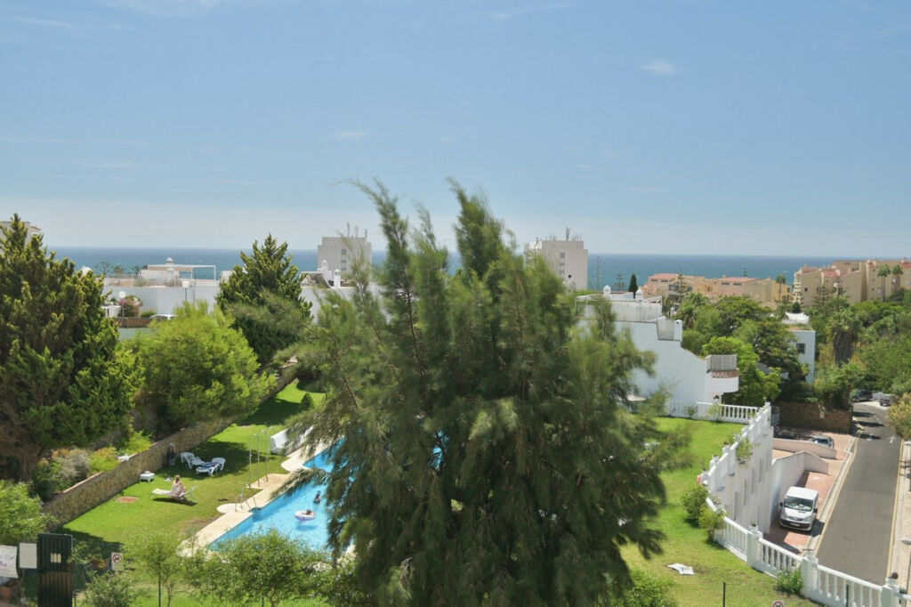 Townhouse Torrequebrada Málaga - image 17