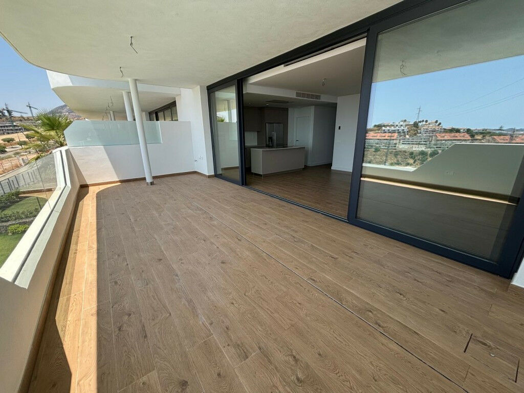 Middle Floor Apartment Fuengirola Málaga - image 17
