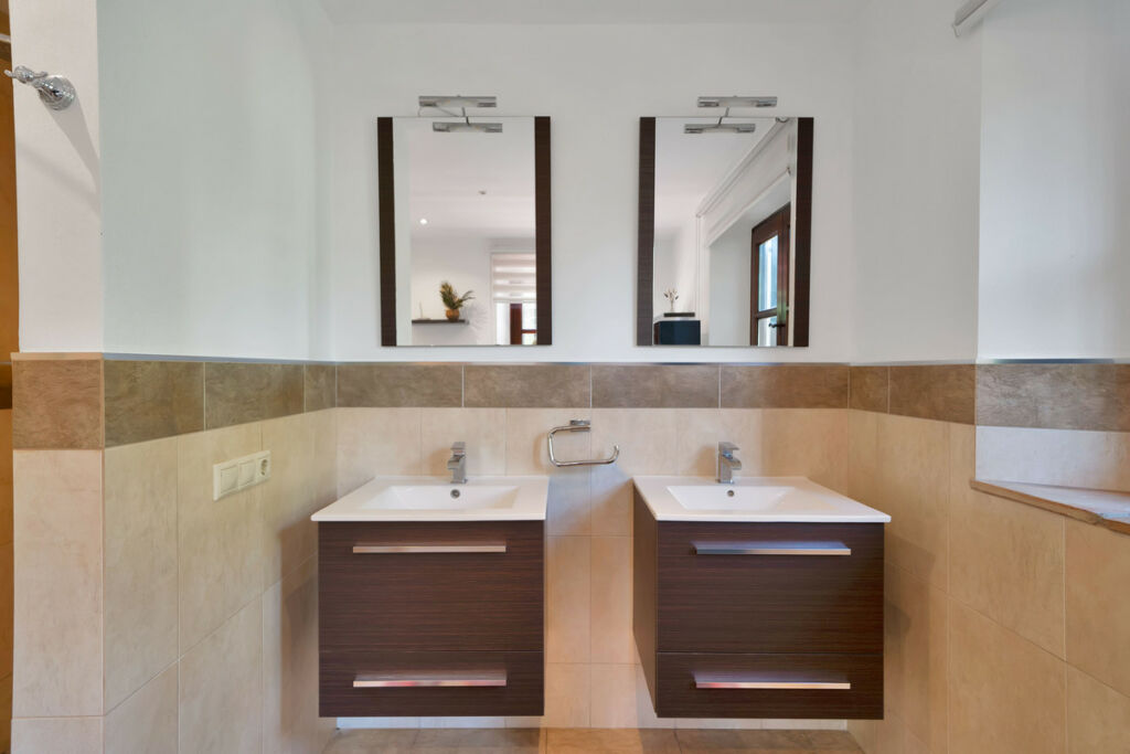 Detached Villa Estepona Málaga - image 17