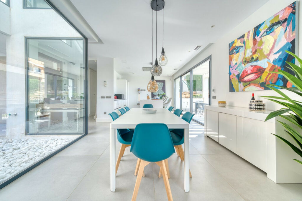 Detached Villa Estepona Málaga - image 17
