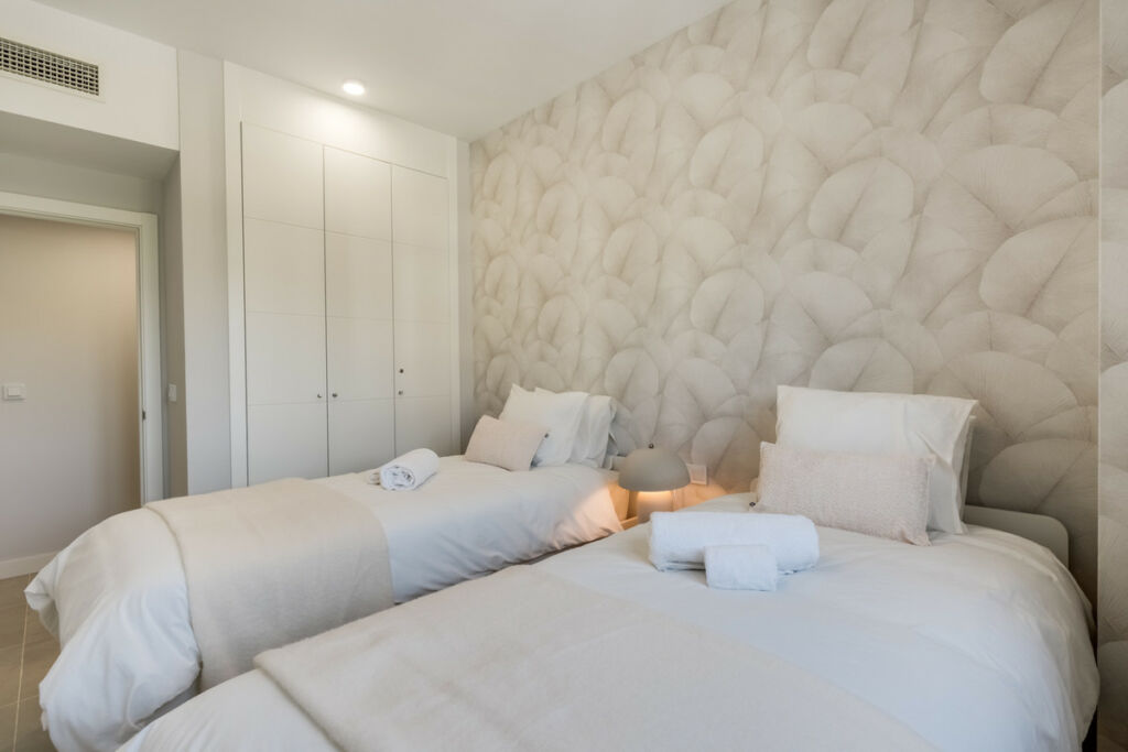 Middle Floor Apartment Selwo Málaga - image 17