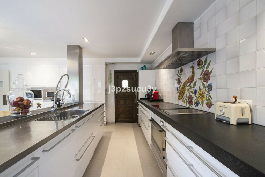 Detached Villa Benamara Málaga - image 18