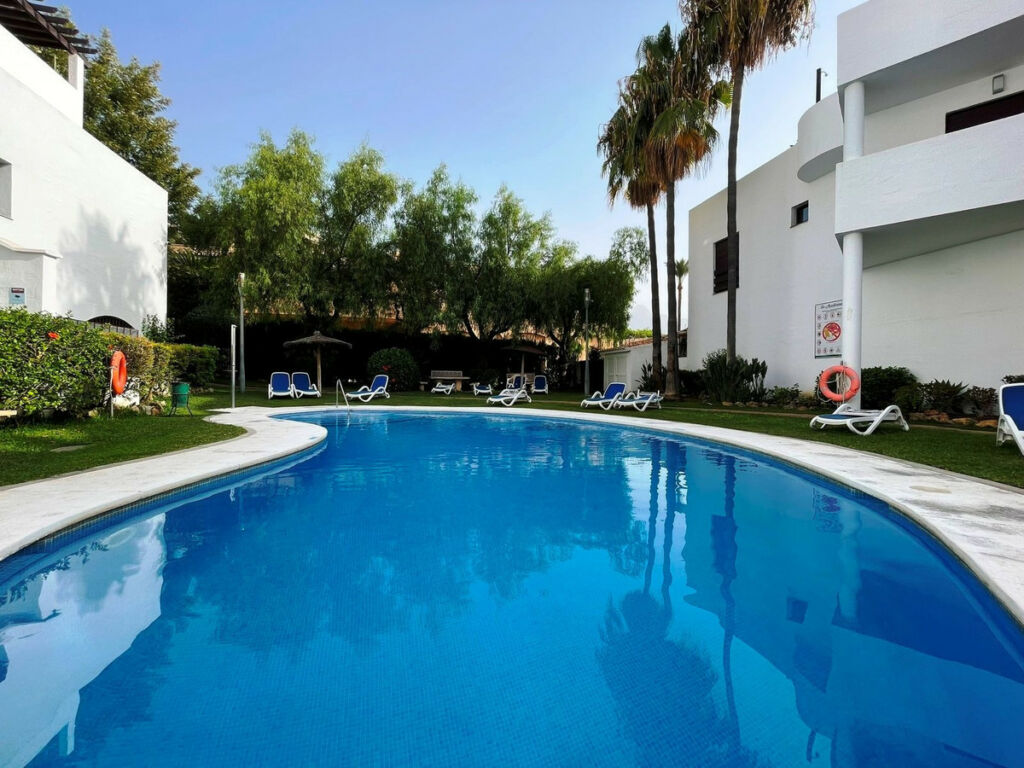 Middle Floor Apartment Nueva Andalucía Málaga - image 18