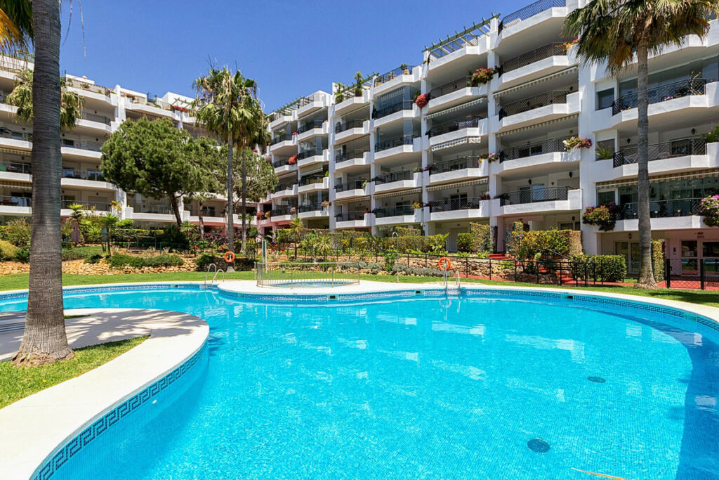 Middle Floor Apartment Calahonda Málaga - image 18