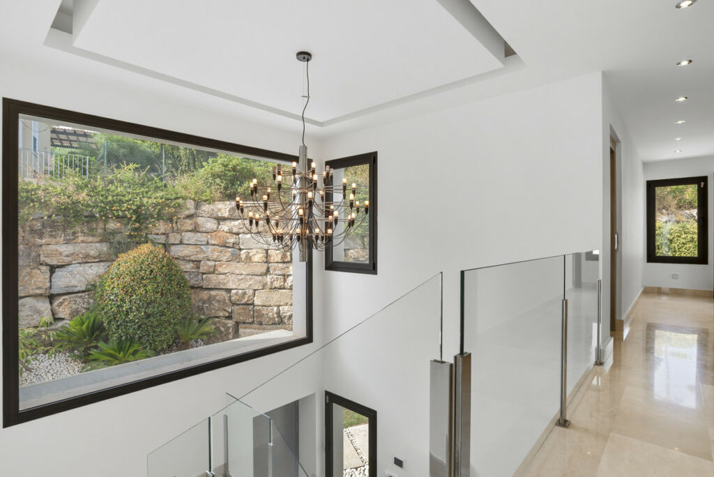 Detached Villa Benahavís Málaga - image 18