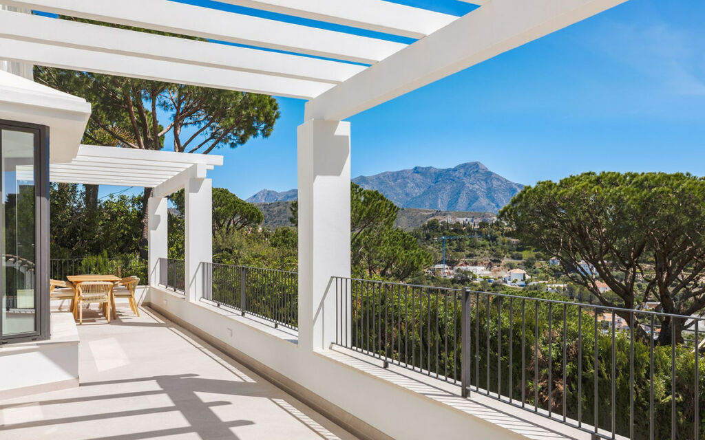 Detached Villa El Madroñal Málaga - image 18